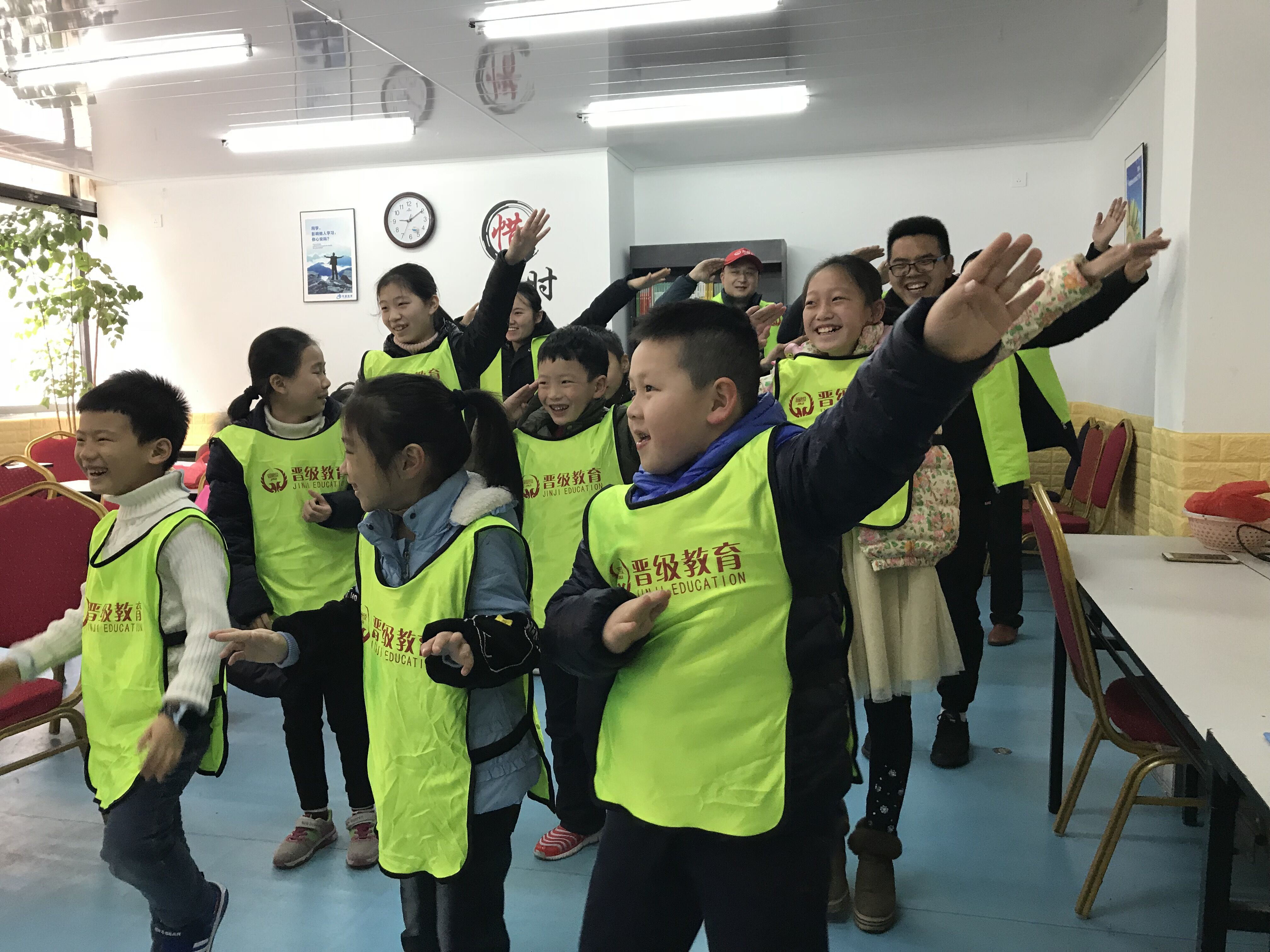 小饭桌跟托管班的区别,品牌托管班和小饭桌有什么区别