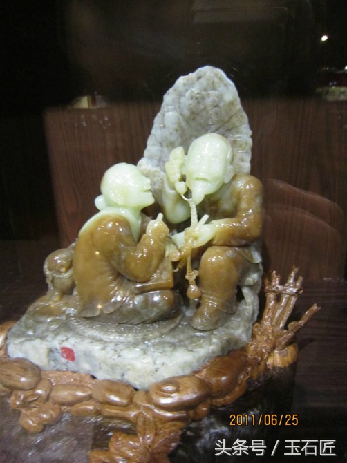 岫玉雕刻的鱼摆件放在哪里好,岫玉雕刻玉马摆件价格