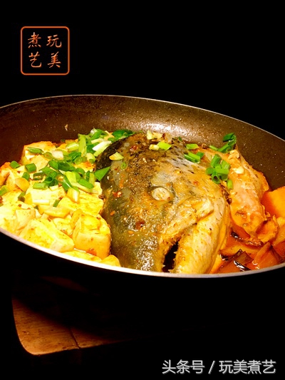 鱼头炖豆腐的经典做法不放辣椒,鱼头焖豆腐不加一滴水却非常好吃