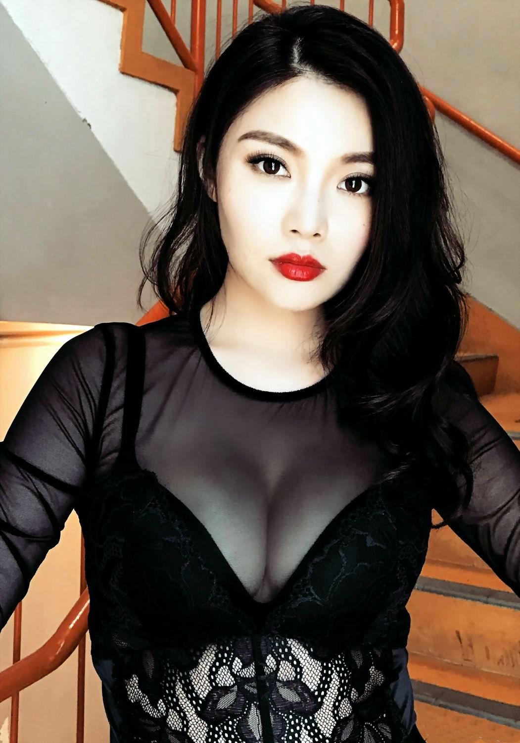 性感身材绝对让你鼻血横流，徐冬冬这次玩得够大