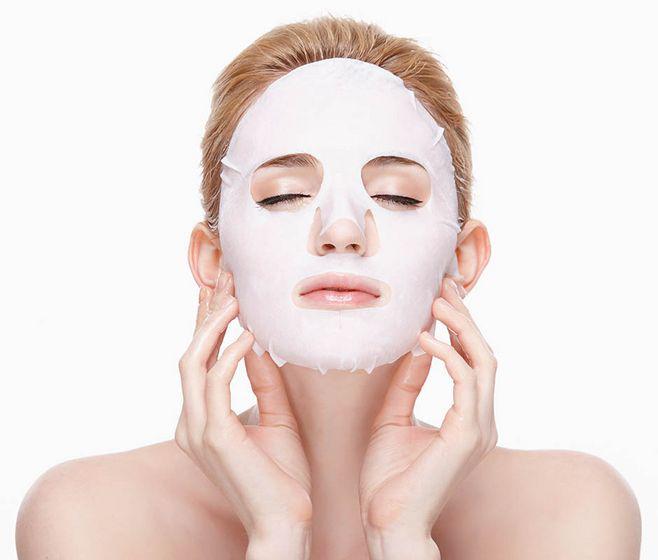 面膜敷完黏黏的要洗脸吗,敷完面膜黏黏的是怎么回事