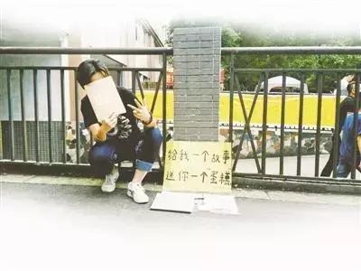 给环卫工人送温暖献爱心,献血志愿者送温暖