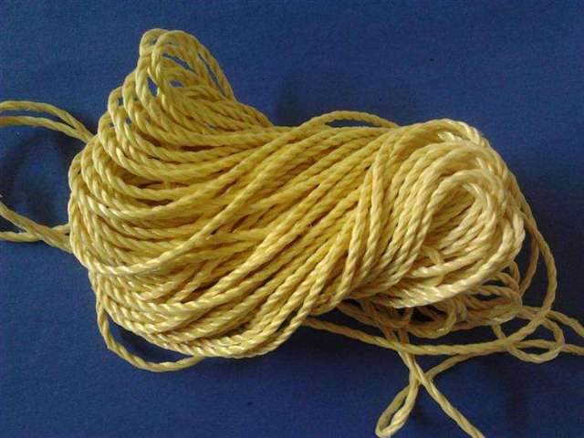 当心风筝飞线伤人视频,春季踏青隐形杀手