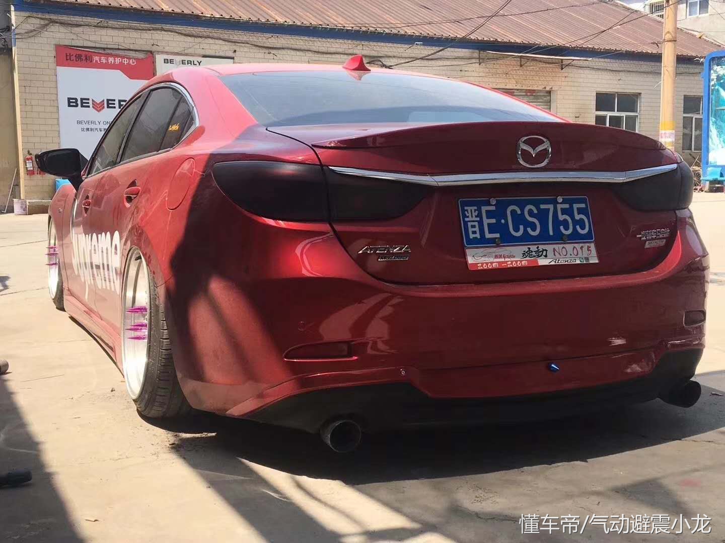 乖乖马自达6阿特兹改装气动避震低趴姿态太漂亮了