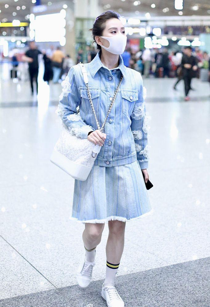 刘诗诗穿搭日常私服集合,刘诗诗穿小黄花连体裙