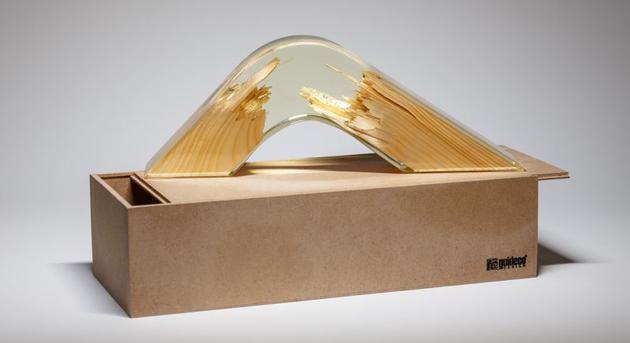 撕裂之美艺术家用碎木头制成照明灯