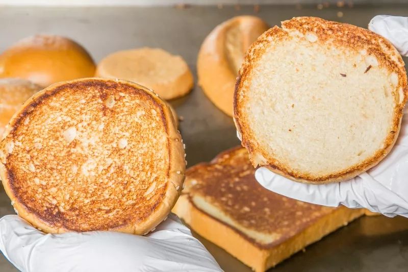 全美票选NO.1，加州爆火的网红胖汉堡，一连在魔都开了2家店！