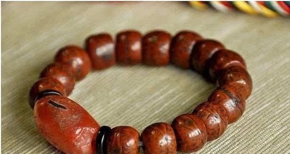 什么是凤眼菩提短桩,什么是凤眼菩提漏眼