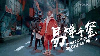 我家男神初长成易烊千玺街拍,易烊千玺年少成名百炼成钢