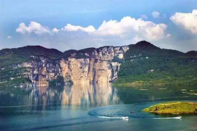 这趟高铁列车上的美食全国独有,渝贵高铁沿途风景