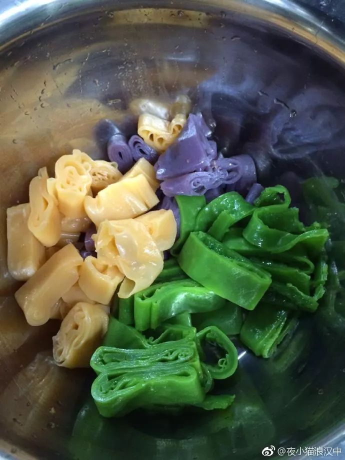 汉中凉皮是一道清爽美味的小吃,汉中市最好吃的炒面皮