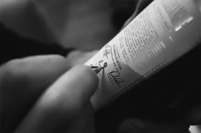 保质期10年的葡萄酒，过期了还能喝吗？