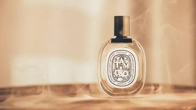 女人身上的香水味是什么很好闻 (你身上有他的香水味但没有我的贵)