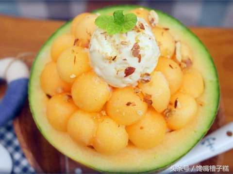 自制哈密瓜冰淇淋,哈密瓜牛奶冰淇淋做法