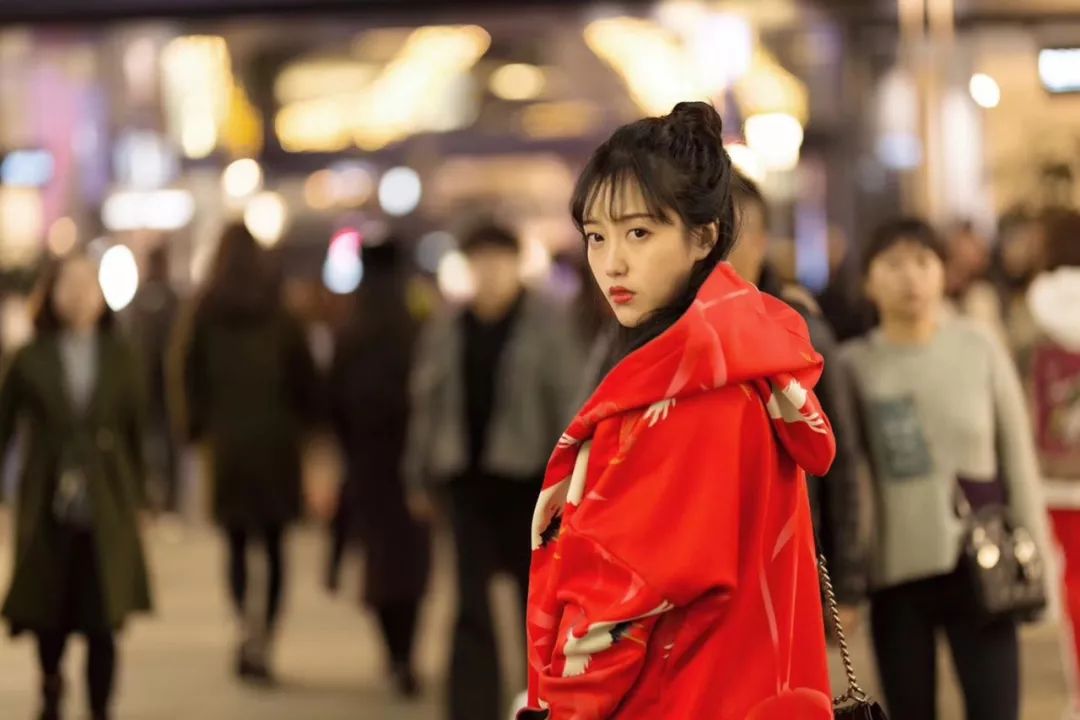 90后中国姑娘，在澳洲街美哭外媒