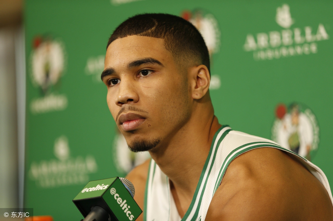 凯尔特人大胜76人，这主场哨吹的都是什么啊无语了！