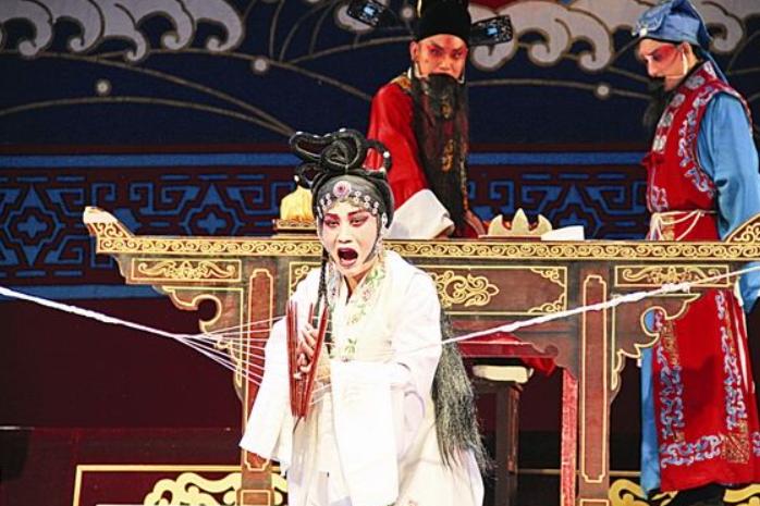 窦娥临死前为什么要发三桩毒誓,窦娥临终前为什么下三桩毒誓