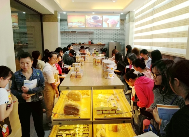 武汉城市职业学院创业成功案例,大学生创业创意美食