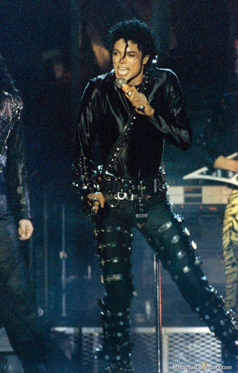 迈克尔杰克逊whoisbad完整版视频,1982迈克尔杰克逊横扫全美音乐奖