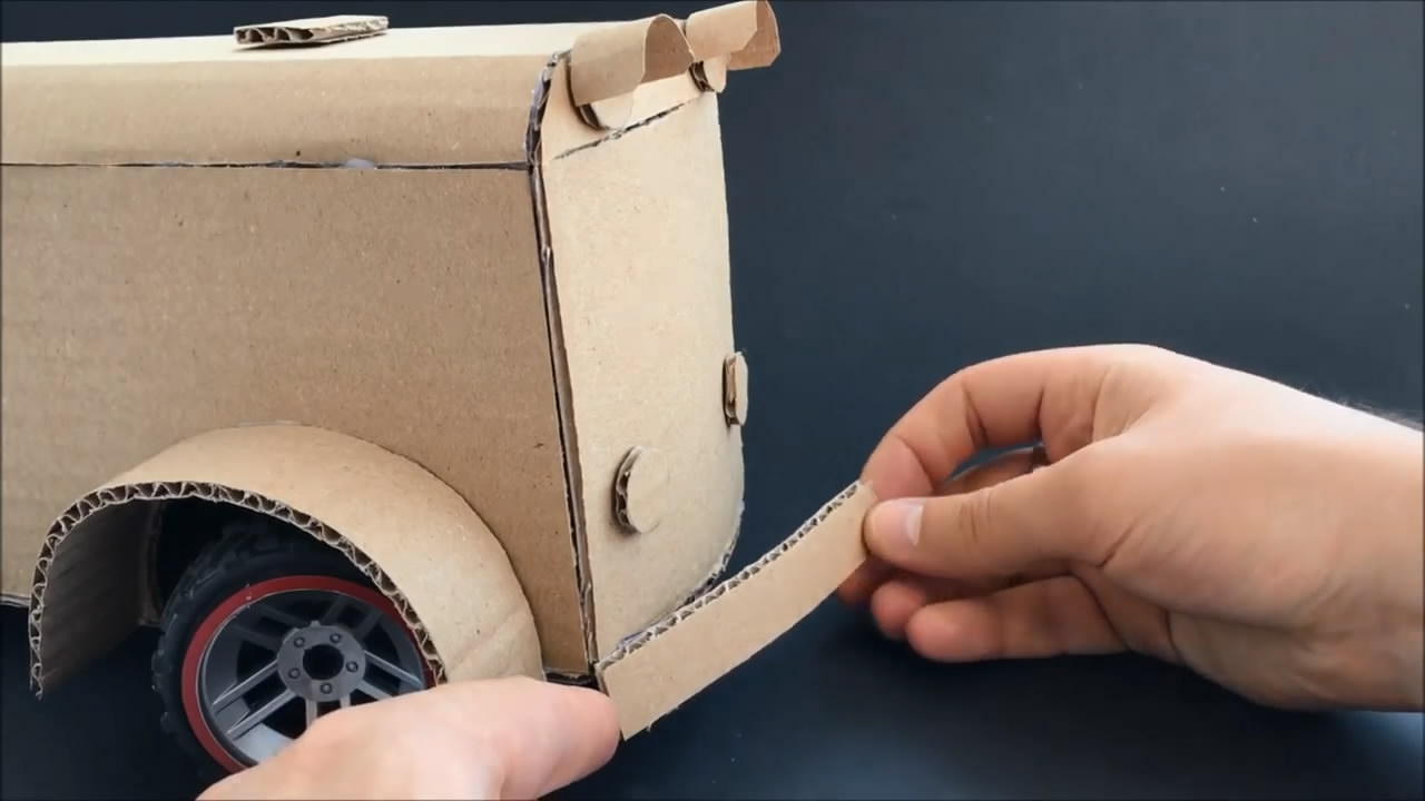 纸板公交车手工制作,手工公交车制作幼儿园纸箱