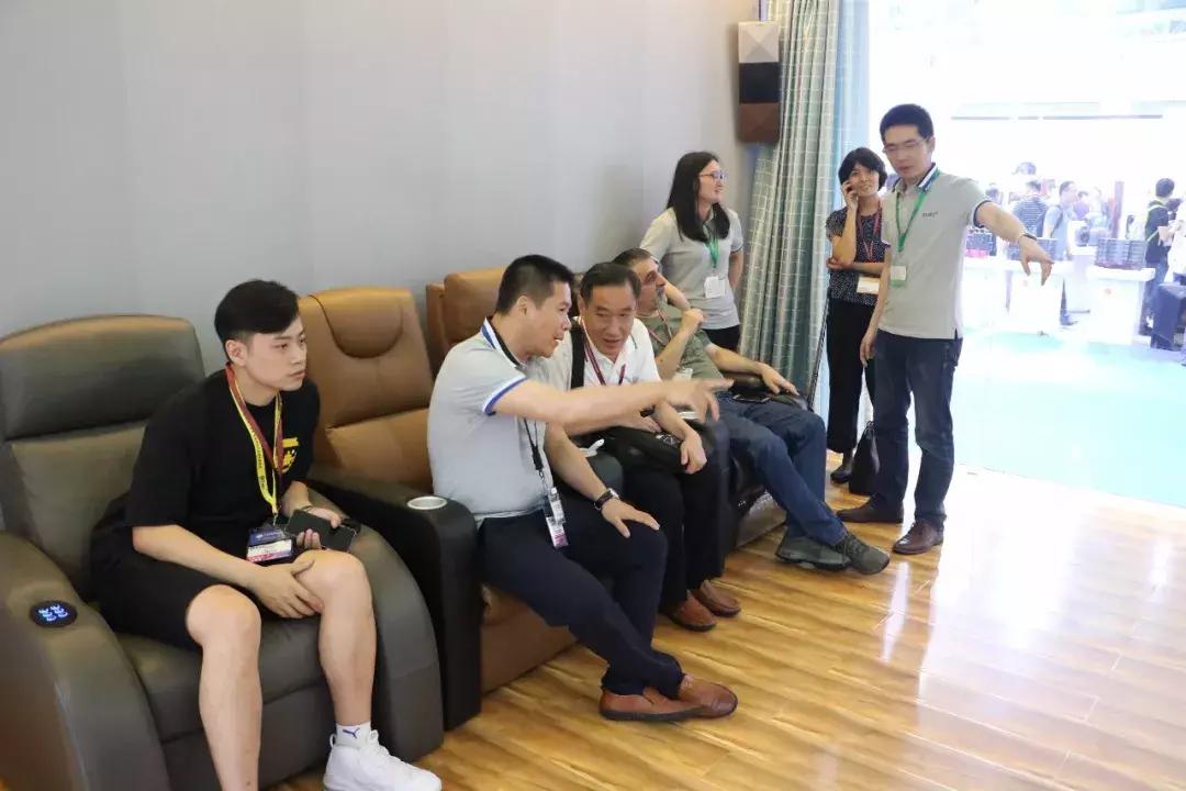 广展娱乐KTV参展商各出奇招多款新品让人目不暇给—阜新声艺视听