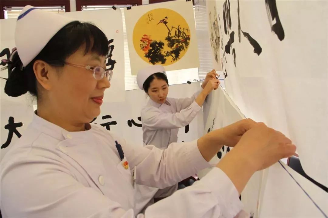 缘起书画暖五月，泼墨寄情护士节！