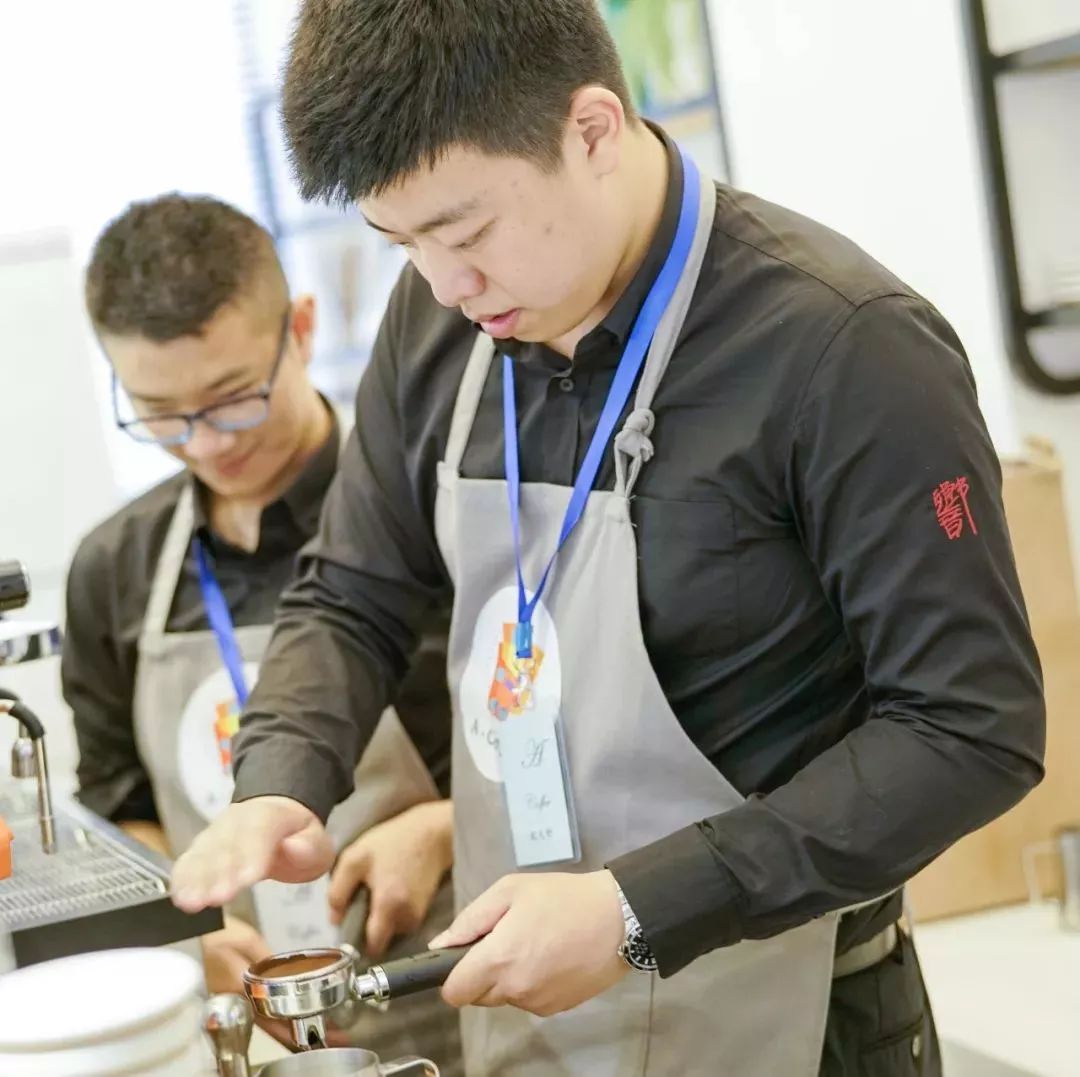 心疼！上海“孤独咖啡店”突然停业，特殊“服务员”还能继续上班吗？