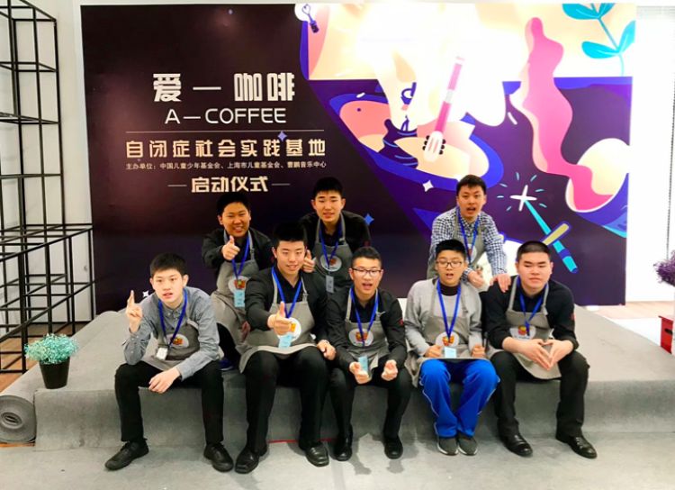 心疼！上海“孤独咖啡店”突然停业，特殊“服务员”还能继续上班吗？