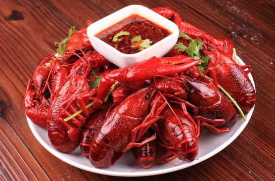 没有最豪，只有更壕！你们都看小龙虾我偏偏关注“龙虾之王”