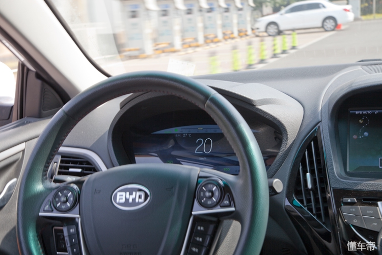 电动汽车刹车失灵的处理方法,电动汽车刹车失灵视频