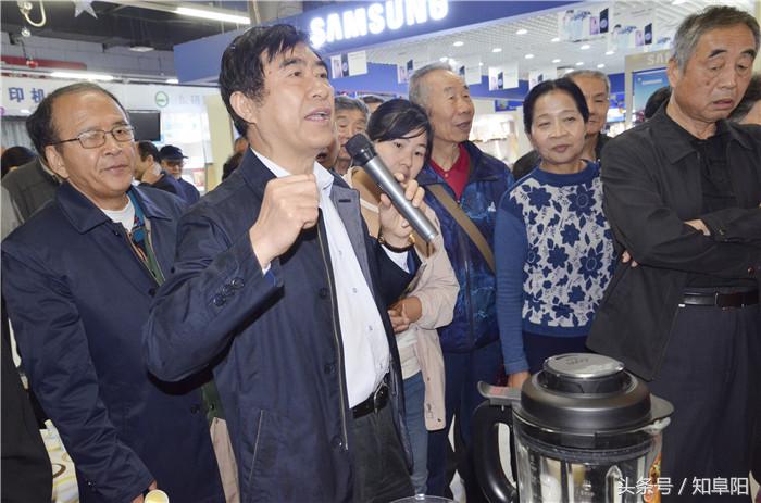 阜阳市老年专家协会参观调研阜阳商厦