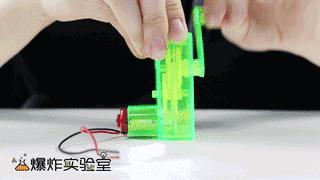 手摇发电机点亮灯泡,自制自由能发电机轻松点亮灯泡