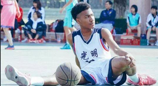 中非混血丘天,中非混血儿丘天