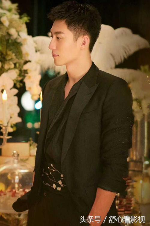 鲜肉难当，好容易躲过了黑粉，没躲过自己工作室！