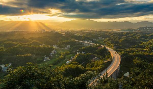 美盘黄金行情及布局,金色前程两全险保