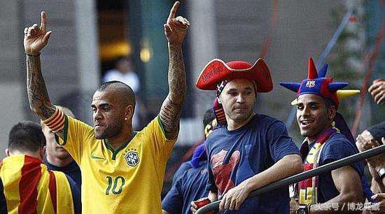 38冠魔王为世界杯流泪35岁迷人小混蛋：巴西战斗！