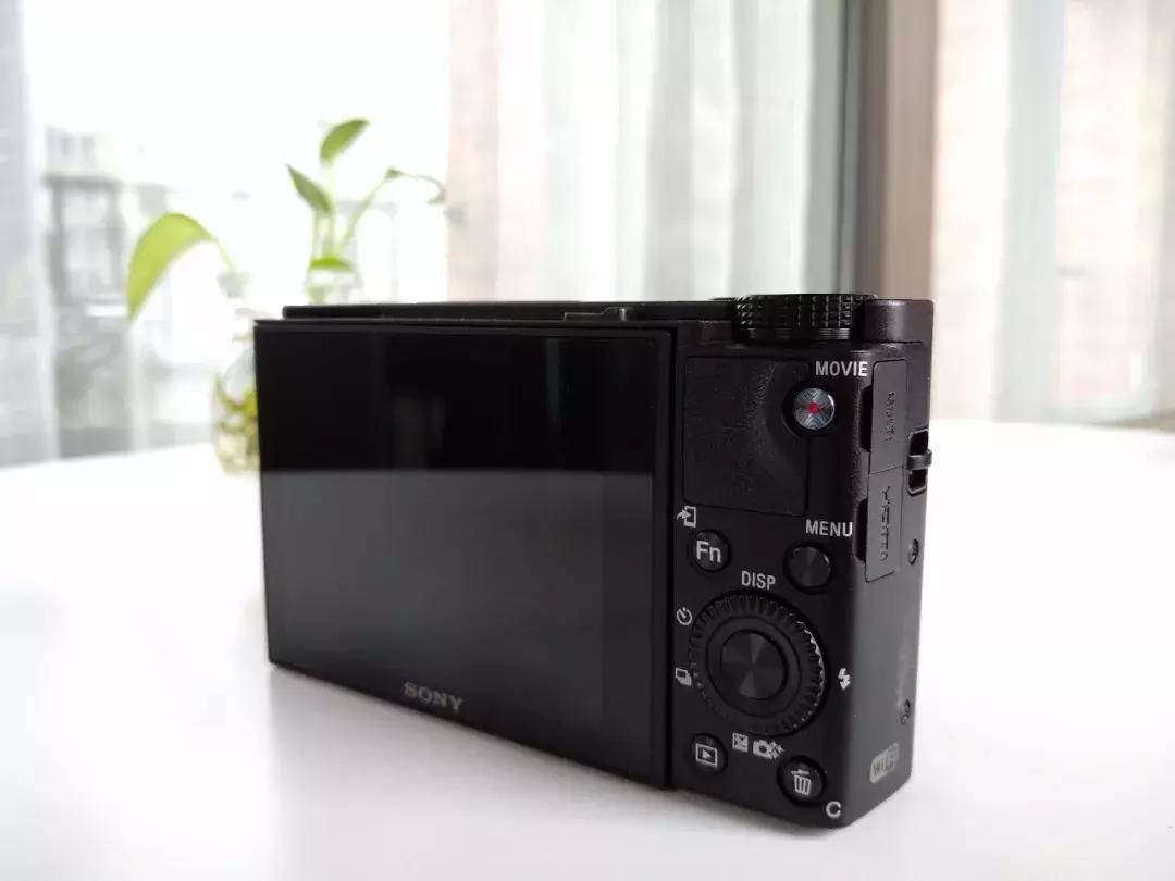 索尼黑卡rx100一代支持几倍变焦,索尼黑卡rx100m7现价2021