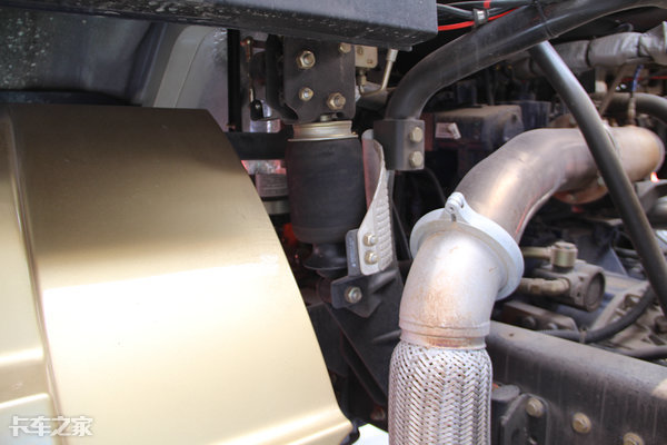 13升430马力LNG发动机,这台天然气重卡的驾驶室也能拉窗帘