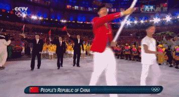 红色塑胶跑道上色怎么擦掉,为什么塑胶跑道是红色