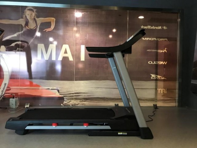 跑步机爱康和舒华哪个牌子好,跑步机排行榜第一名海斯曼