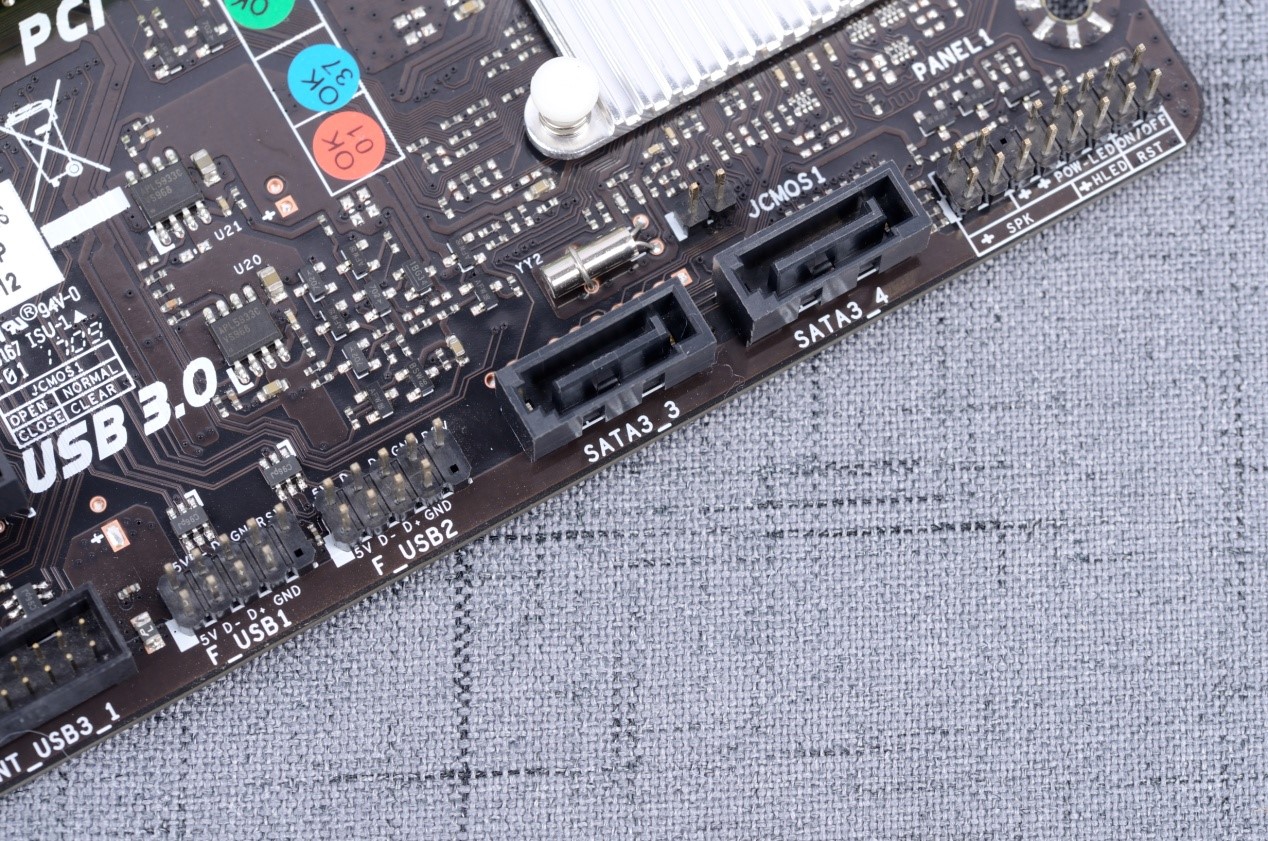 主板上型号标在哪,主板上的零件认识