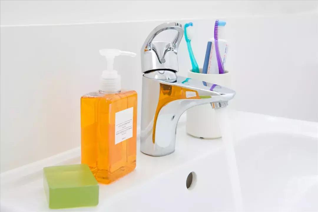 睡衣几天洗一次最好,睡衣是否一个星期洗一次