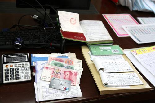 小卖部特大赌博案,小卖部里的人赌钱被警察捉