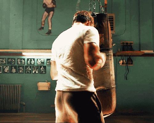 因性感胸肌，被黑粉称“甜心大胸”，美队凭什么成为复联老大？