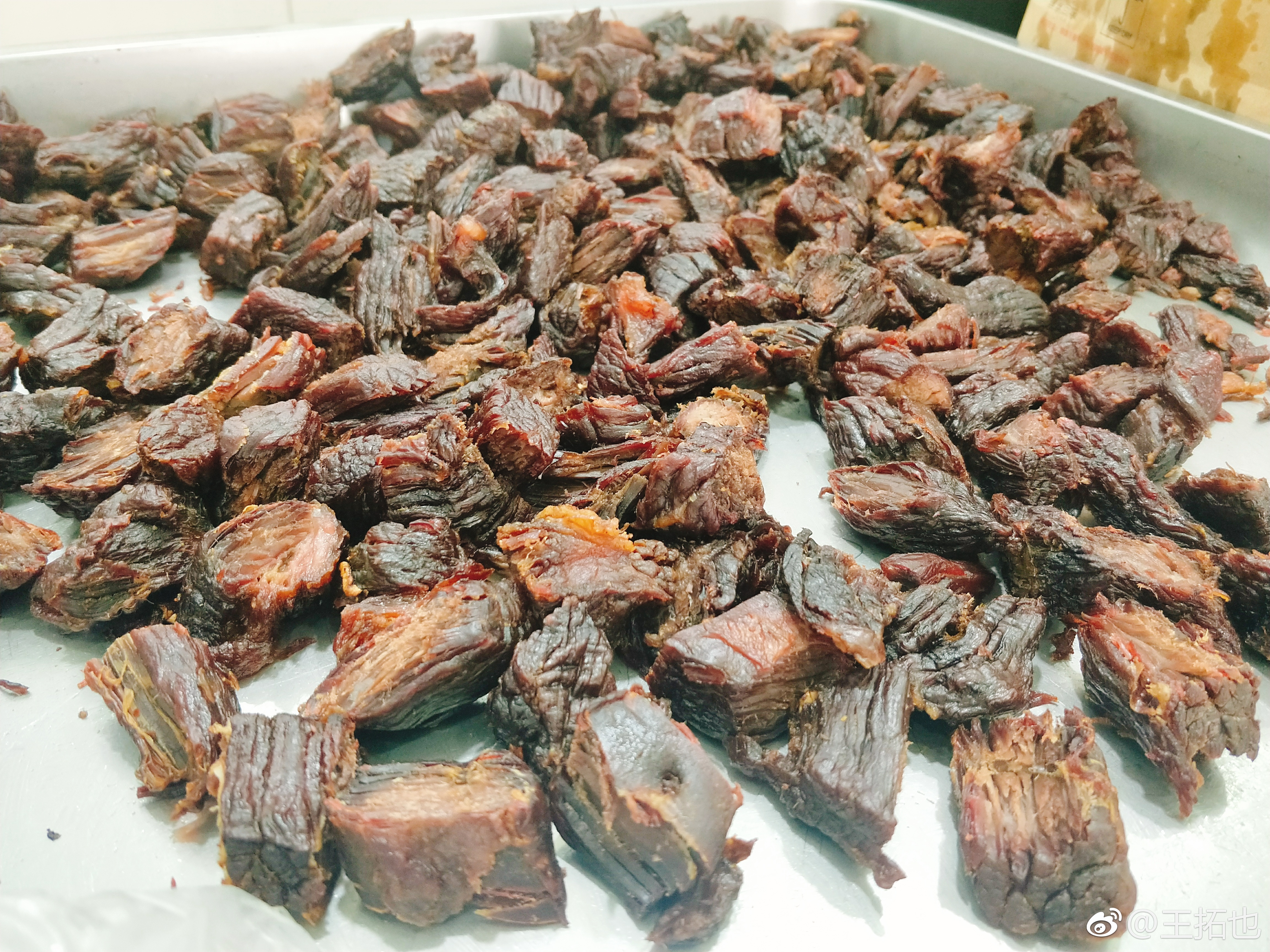 现烤的牛肉干烤得出油真解馋,津味牛肉干