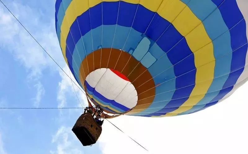 万达广场大足球场,松江万达旁边的草坪