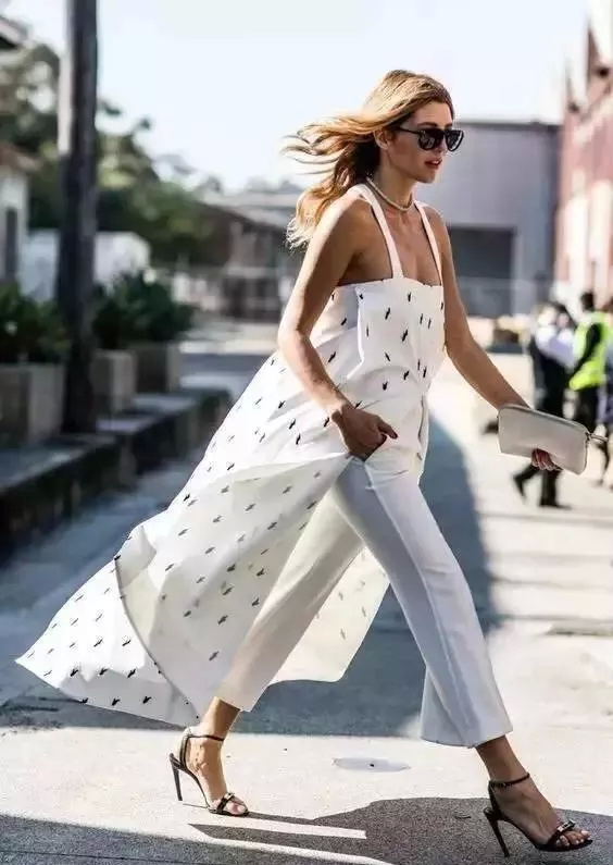 这个春夏时髦精都在穿这三种元素,夏日穿搭胖胖的中性风裤子