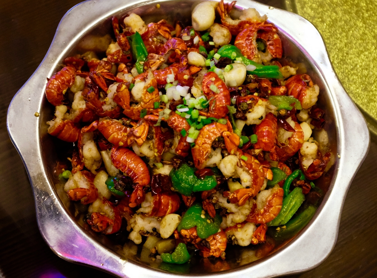 襄阳带鸡蛋的麻辣小龙虾,襄阳市中原西路懒人虾球