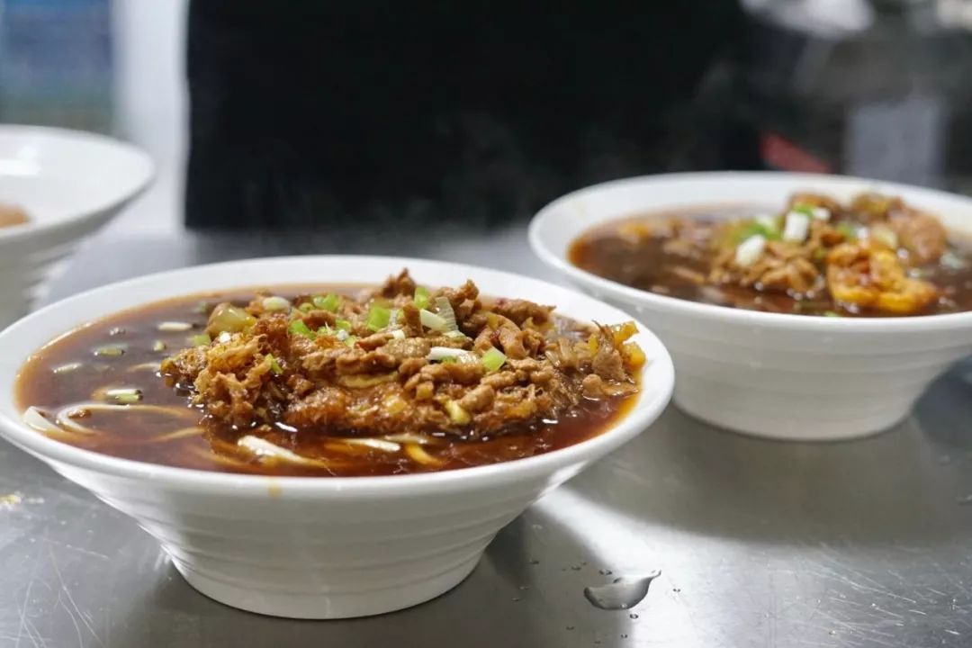 南京有一家古怪的面馆,南京最有名的肉丝面