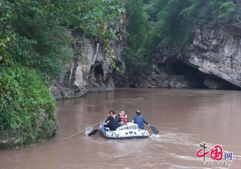 村民发现特大娃娃鱼图片,贵州一村民秧田发现野生娃娃鱼